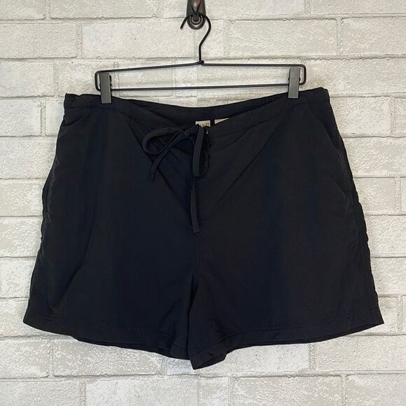 LL Bean Black Drawstring Mesh Nylon Shorts XL - Picture 1 of 4